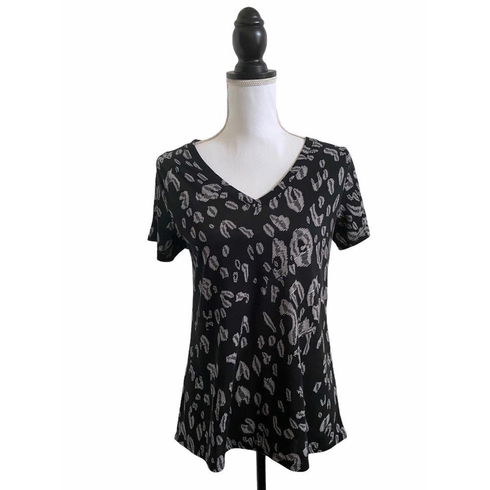LuLaRoe Christy T Short Sleeve V Neck Top Black & White Leopard Print Women’s XS